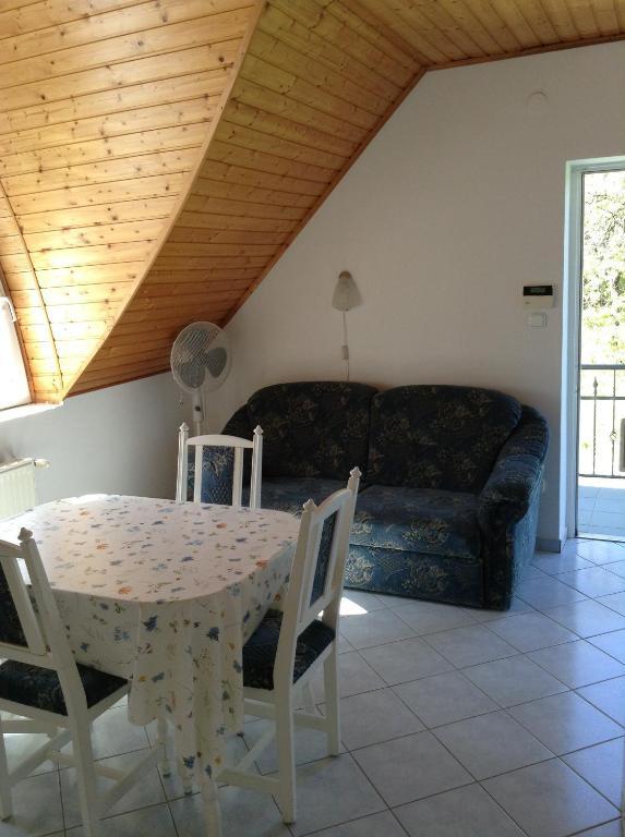 Rozs Haz Apartment Zalakaros Bilik gambar